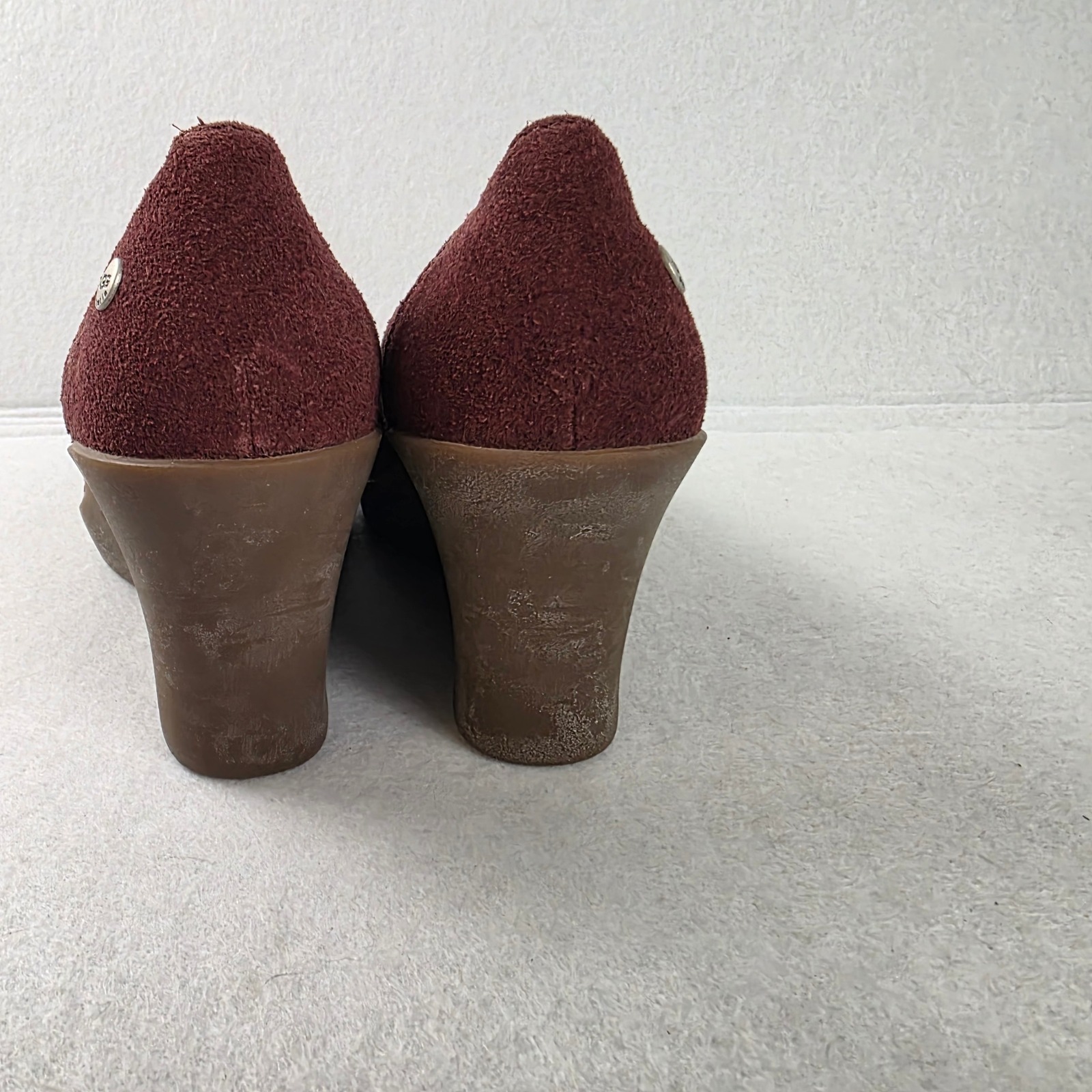 Ugg Australia Burgundy Suede Fringe Wedge Loafers Women's Us 8.5 Eu 39 Like New — image 5 of 6